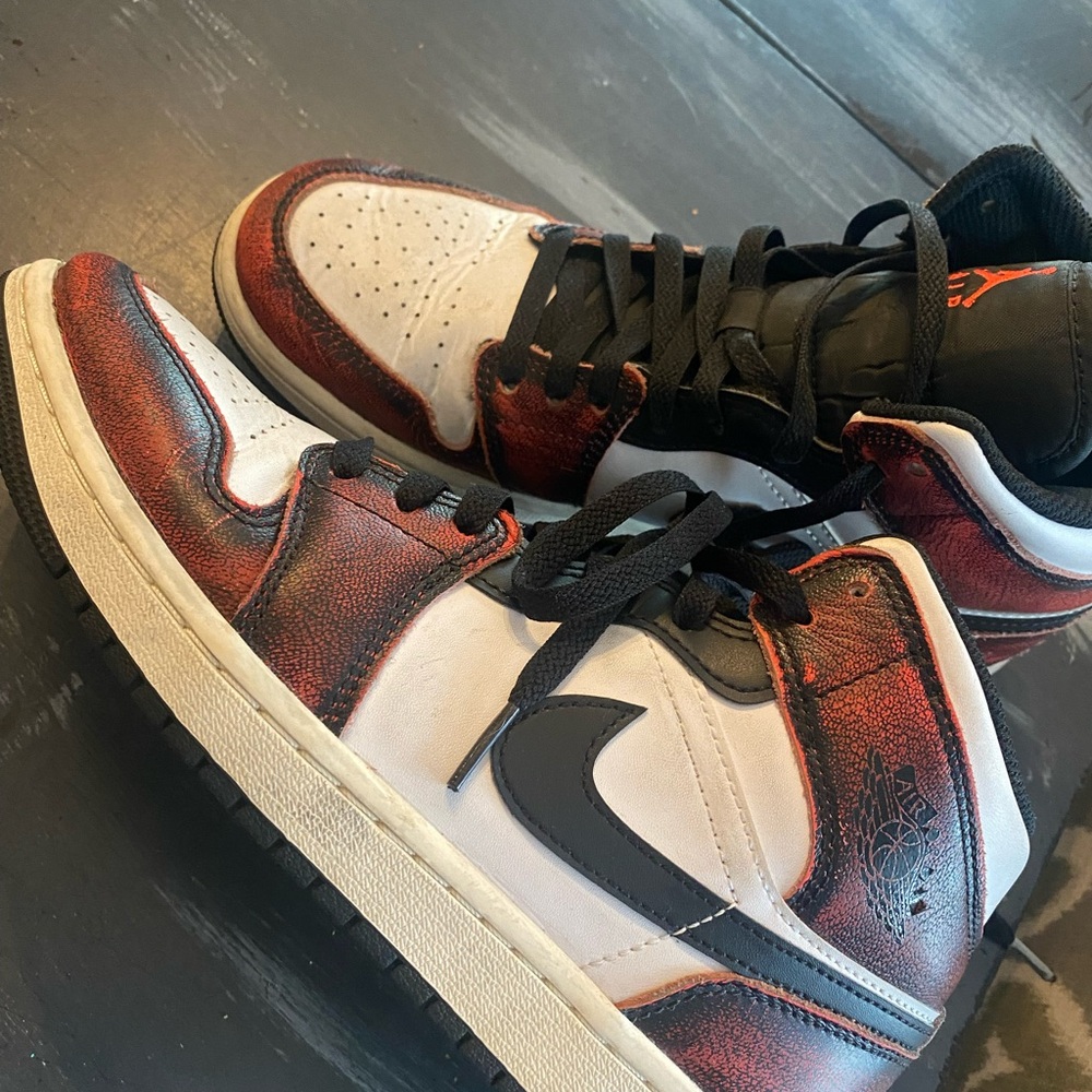 Jordan 1 Men's Black and Red Sneakers